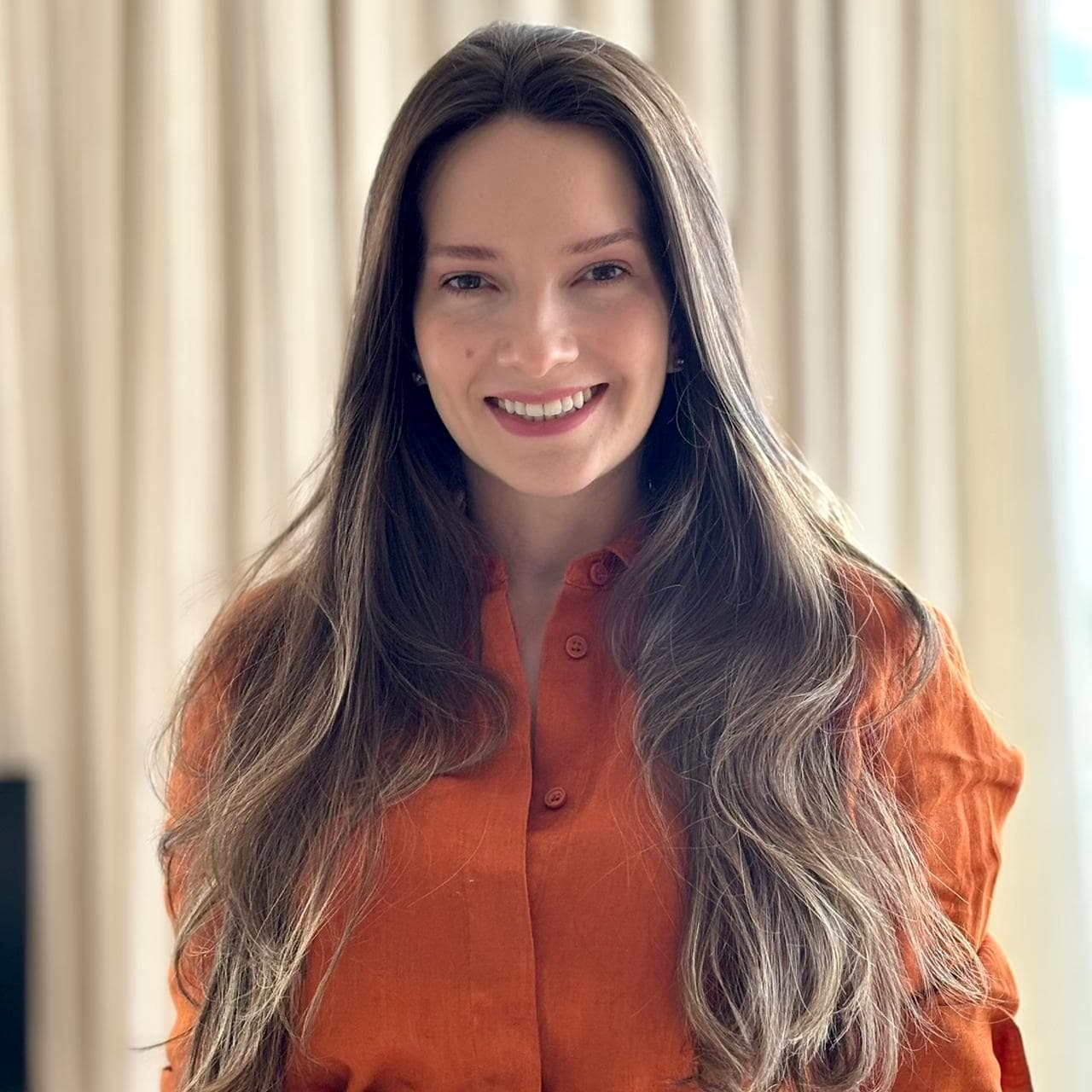 Retrato profissional da medica hepatologista